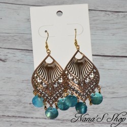 Boucles d'oreilles estampes dorées, petit rond nacre, coloris bleu.