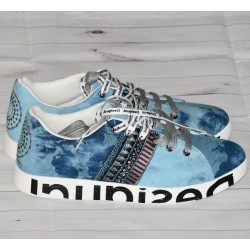 Tennis Desigual, Cosmic Exotic Denim, coloris bleu tie and die.