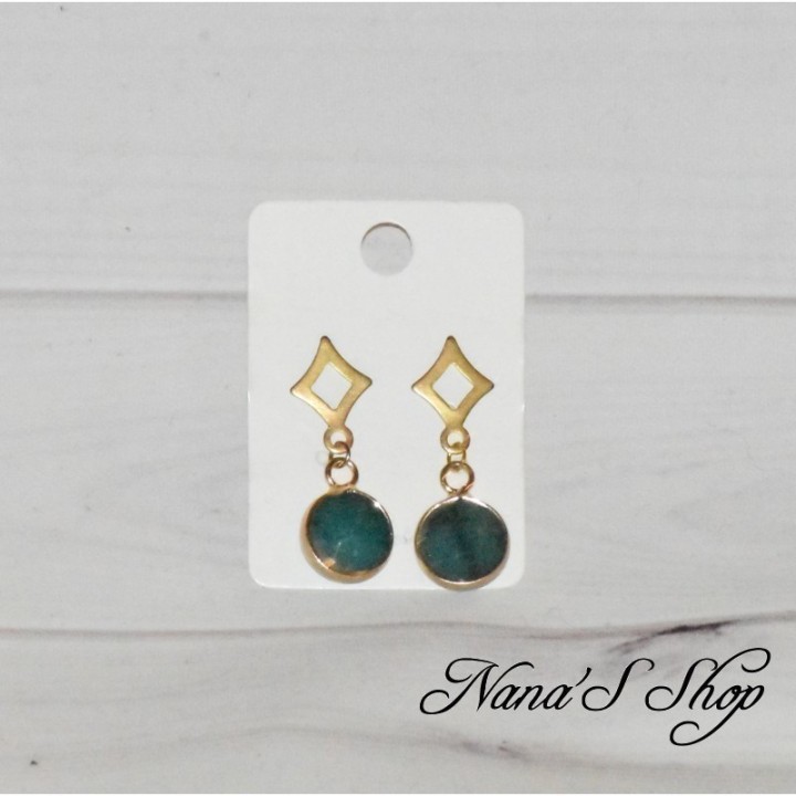 Boucles d' oreilles losange et et pendentif pierre en Quartz verte sertie, forme ronde, et métal doré.