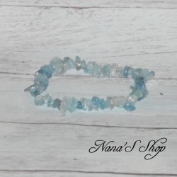 Bracelet élastique en pierre Aigue-marine, perles irrégulière de forme chips, dans des nuances de bleu ciel et transparent.