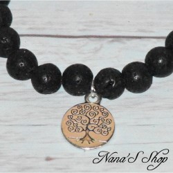 Bracelet élastique en perles de lave noire ronde non teinté et pendentif médaillon Arbre de vie, détail.