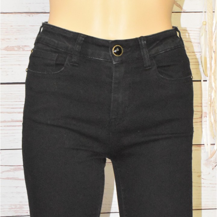 Jeans Skinny brodé, Desigual, court, coloris noir, détail.