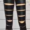 Pantalon slim coloris noir uni, à fentes sur les cuisses, de la marque Italienne Almagores, détail.