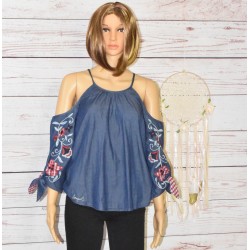 Blouse en Jeans, épaules dénudé, Uma, de la marque Desigual, coloris Bleu jeans et rouge.