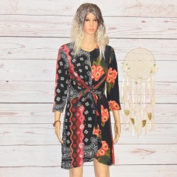 Robe courte style boho, manches 3/4, modèle Dana de la marque Desigual, imprimé floral.