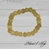 Bracelet élastique en perles ronde de lave teintée de 8mm, coloris jaune moutarde.