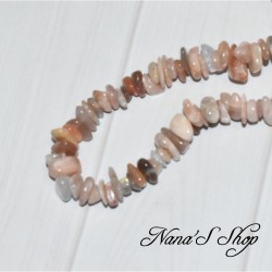 Sautoir en perles d' Héliolite ou Pierre de soleil, naturelle, perles chips, nuances de rose corail, blanc et gris.