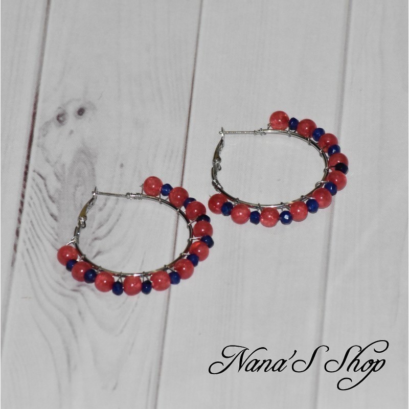 Boucles d'oreilles créoles fantaisie, argenté et perles colorée rondes et à facettes, rouge et bleu royal. Boucles d'oreilles créoles fantaisie, argenté et perles colorée rondes et à facettes, rouge et bleu royal.