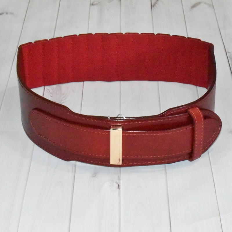 Ceinturon élastique en cuir, Nina Kaufmann, coloris rouge. Ceinturon élastique en cuir, Nina Kaufmann, coloris rouge.