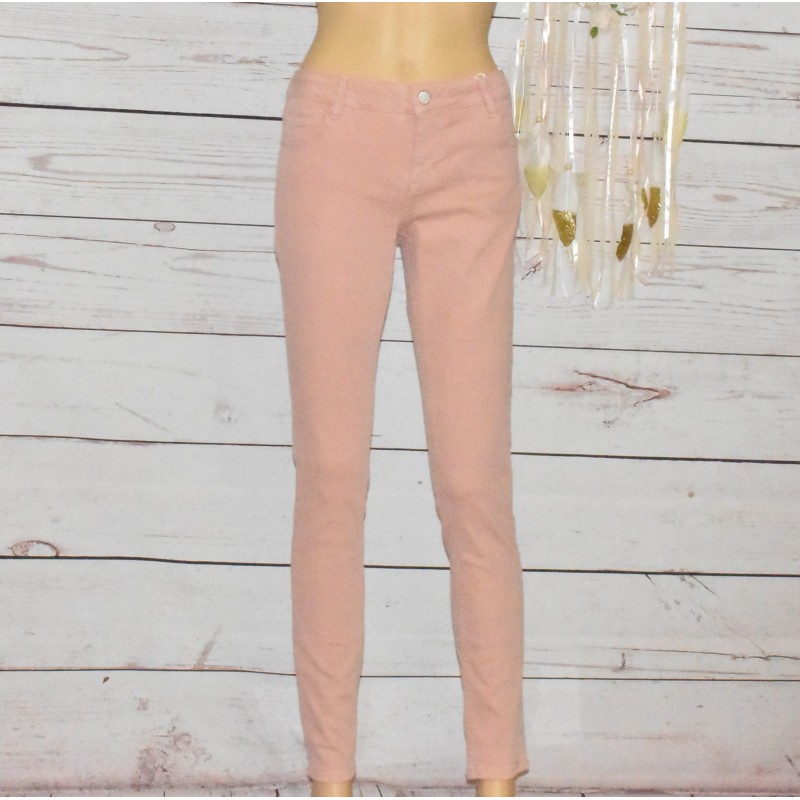 Pantalon slim en Jeans, modèle Shadow, de la marque Nina Kaufmann, style simple et coloris uni rose. Pantalon slim en Jeans, modèle Shadow, de la marque Nina Kaufmann, style simple et coloris uni rose.
