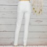 Pantalon slim en Jeans, modèle Shadow, de la marque Nina Kaufmann, style simple et  coloris uni blanc, dos.