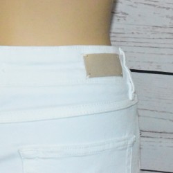Pantalon slim en Jeans, modèle Shadow, de la marque Nina Kaufmann, style simple et  coloris uni blanc, détail.