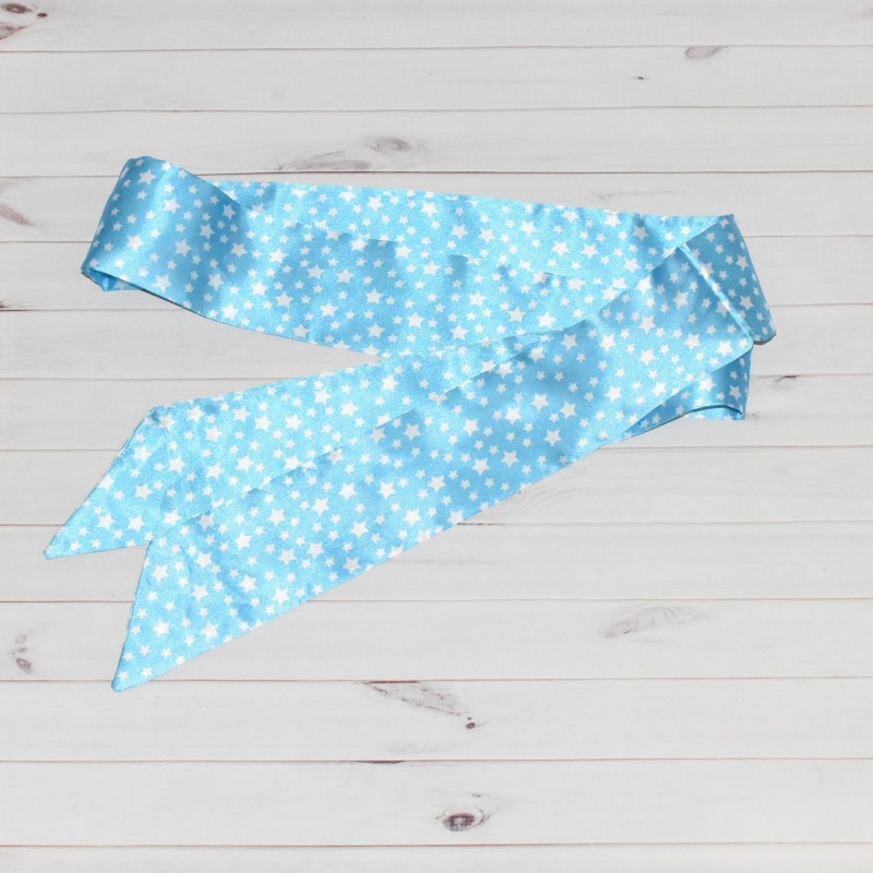 Foulard 3 en 1 satiné, motif étoiles , coloris bleu modèle 1. Foulard 3 en 1 satiné, motif étoiles , coloris bleu modèle 1.