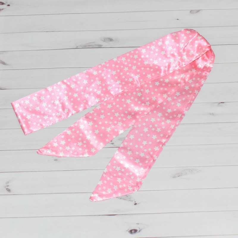 Foulard 3 en 1 satiné, motif étoiles , coloris rose modèle 1. Foulard 3 en 1 satiné, motif étoiles , coloris rose modèle 1.