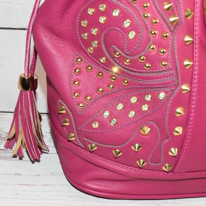 Sac en cuir, Purpura, Carmen Steffens, coloris rose, détail tassel.