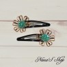 Lot de 2 Barrettes clic-clac fleur et strass, or et turquoise.