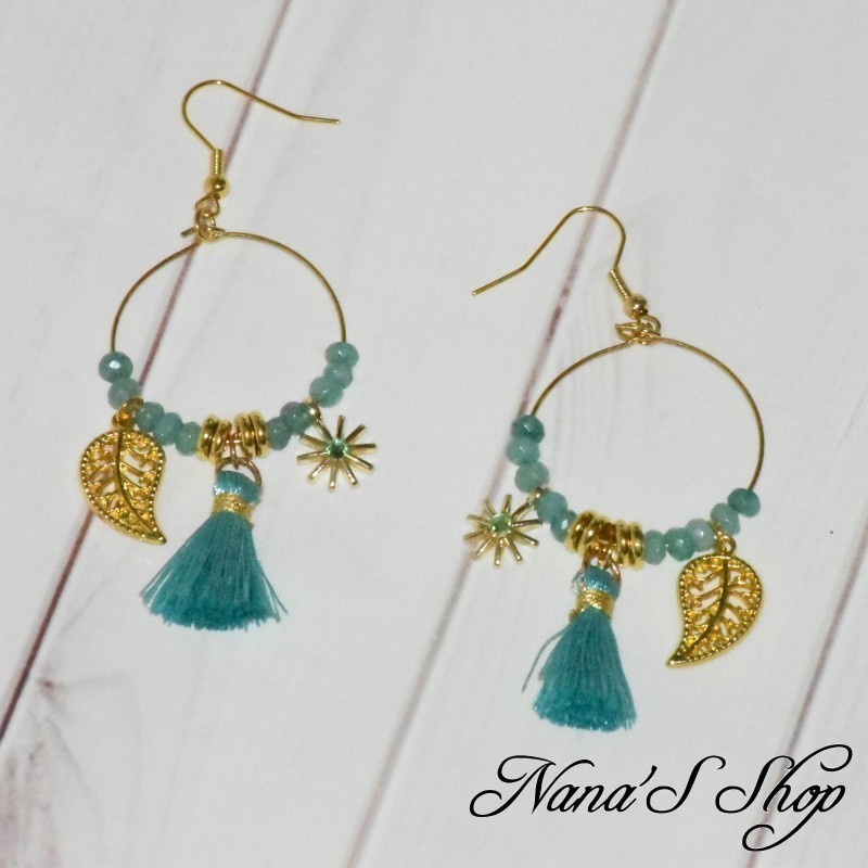 Boucles d'oreilles dorée de style Bohème, Pompons Tassel et perles, coloris vert menthe. Boucles d'oreilles dorée de style Bohème, Pompons Tassel et perles, coloris vert menthe.