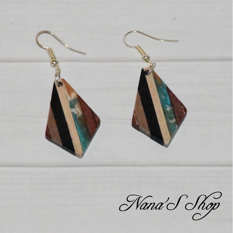 Boucles d'oreilles pendentif fantaisie imitation résine et bois, rayé dans les tons marron.