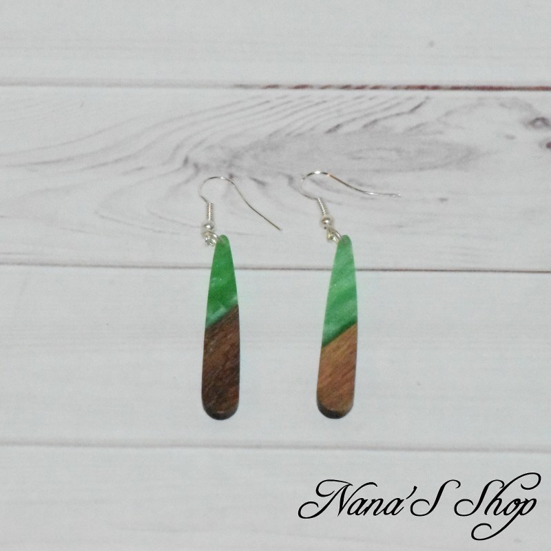 Boucles d'oreilles fantaisie imitation résine et bois, Larme fine, vert. Boucles d'oreilles fantaisie imitation résine et bois, Larme fine, vert.