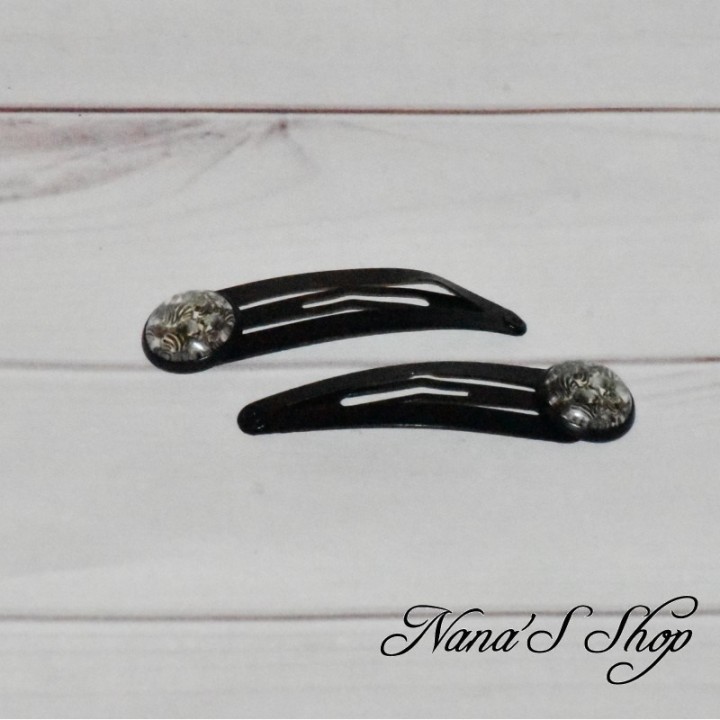 Barrettes Clic-clac en métal noir, ornées de cabochons noir et blanc, reflets nacrés.