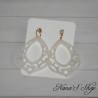 Boucles d'oreilles Arabesque, résine coloré, effet nacré, modèle 1, coloris blanc.