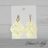 Boucles d'oreilles Arabesque, résine coloré, effet nacré, modèle 3, coloris jaune.