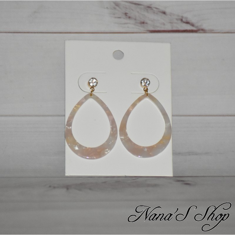 Boucles d'oreilles Gouttes, résine colorée, coloris blanc. Boucles d'oreilles Gouttes, résine colorée, coloris blanc.