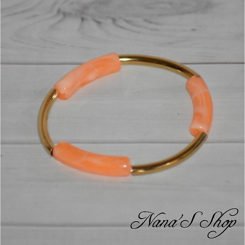 Bracelet en perles incurvé, Résine colorée et métal doré, coloris orange. Bracelet en perles incurvé, Résine colorée et métal doré, coloris orange.