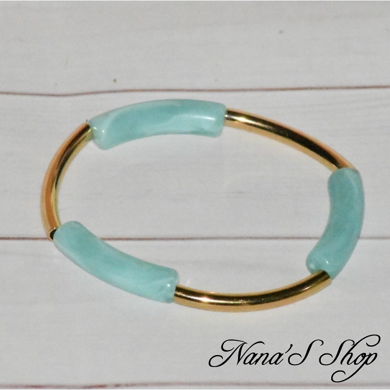 Bracelet en perles incurvé, Résine colorée et métal doré, coloris vert menthe. Bracelet en perles incurvé, Résine colorée et métal doré, coloris vert menthe.