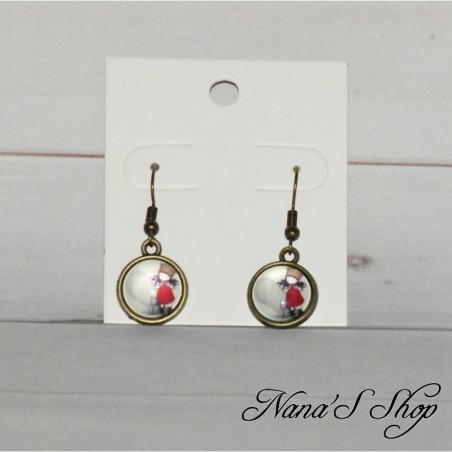 Boucles d'oreilles de style vintage, petit cabochons à motif petite fille.