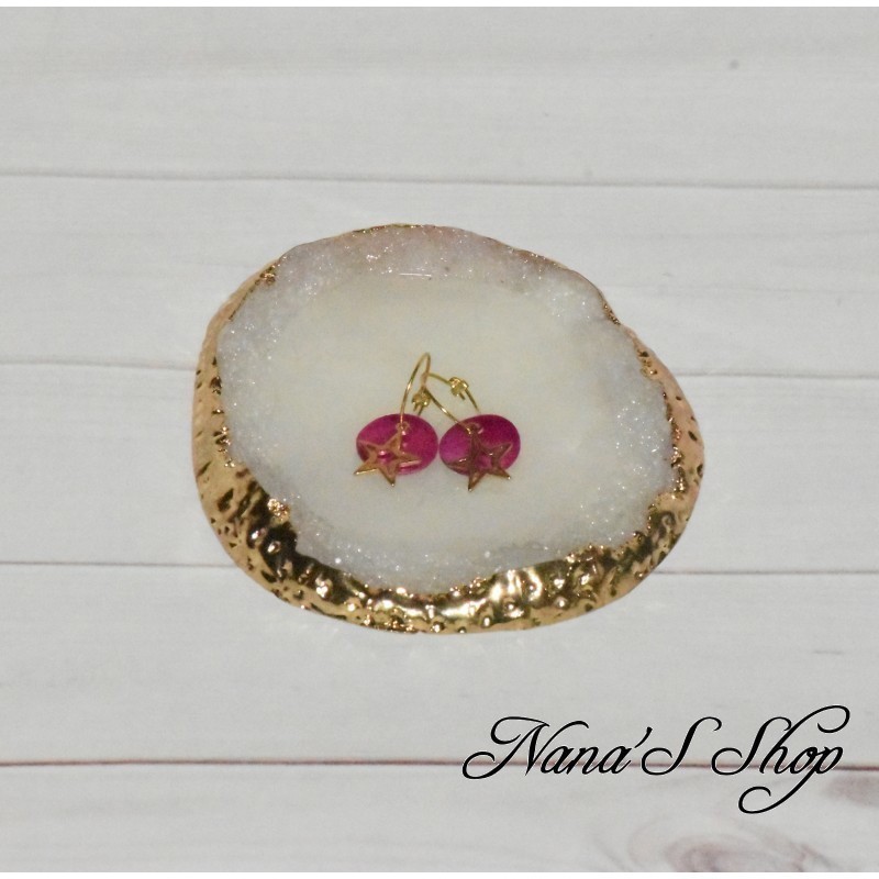 Mini créoles, Pendentif nacre et étoile, coloris rose fuchsia. Mini créoles, Pendentif nacre et étoile, coloris rose fuchsia.
