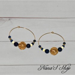 Créoles fantaisie, perles de verre et sphère ciselé, coloris bleu foncé,