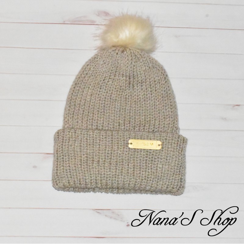 Bonnet tricoté mains, à revers et à pompon, en acrylique, coloris beige, Bonnet tricoté mains, à revers et à pompon, en acrylique, coloris beige,