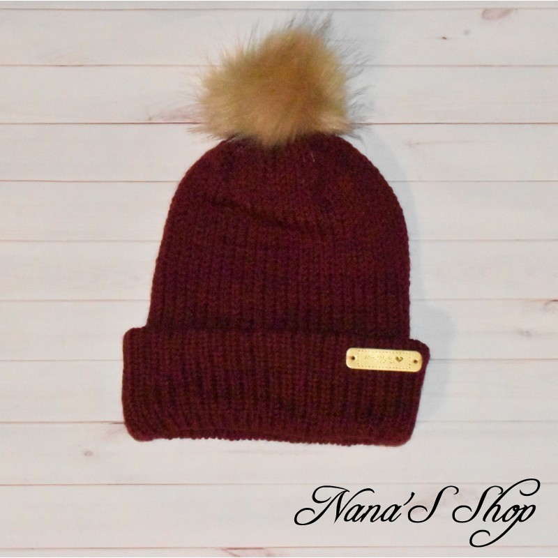 Bonnet tricoté mains, à revers et à pompon, en acrylique, coloris bordeaux, Bonnet tricoté mains, à revers et à pompon, en acrylique, coloris bordeaux,