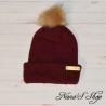 Bonnet tricoté mains, à revers et à pompon, en acrylique, coloris bordeaux,