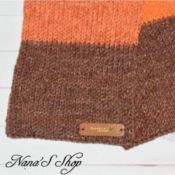 Écharpe , brillante, à rayures, couleurs d'automne, tons orange et marron.