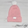 Bonnet fille, tricoté mains, à revers et doublé, de couleur rose pâle uni, pompon et détail blanc