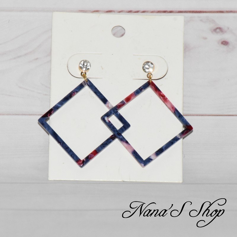 Boucles d'oreilles carré, en résine effet métal nacré, coloré et tacheté, coloris Bleu. Boucles d'oreilles carré, en résine effet métal nacré, coloré et tacheté, coloris Bleu.