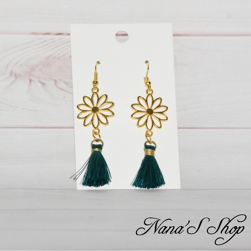 Boucles d'oreilles Marguerite et pompon Tassel de couleur bleu vert, fait main. Boucles d'oreilles Marguerite et pompon Tassel de couleur bleu vert, fait main.