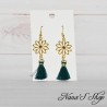 Boucles d'oreilles Marguerite et pompon Tassel de couleur bleu vert, fait main.