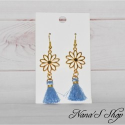 Boucles d'oreilles Marguerite et pompon Tassel de couleur bleu clair, fait main.
