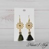 Boucles d'oreilles Marguerite et pompon Tassel de couleur vert kaki, fait main.