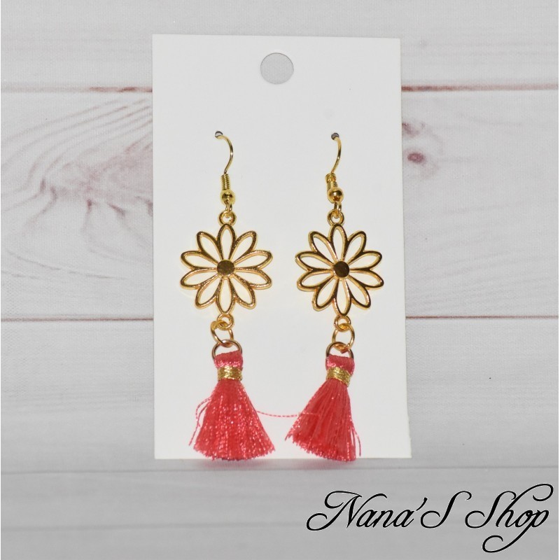 Boucles d'oreilles Marguerite et pompon Tassel de couleur corail, fait main. Boucles d'oreilles Marguerite et pompon Tassel de couleur corail, fait main.