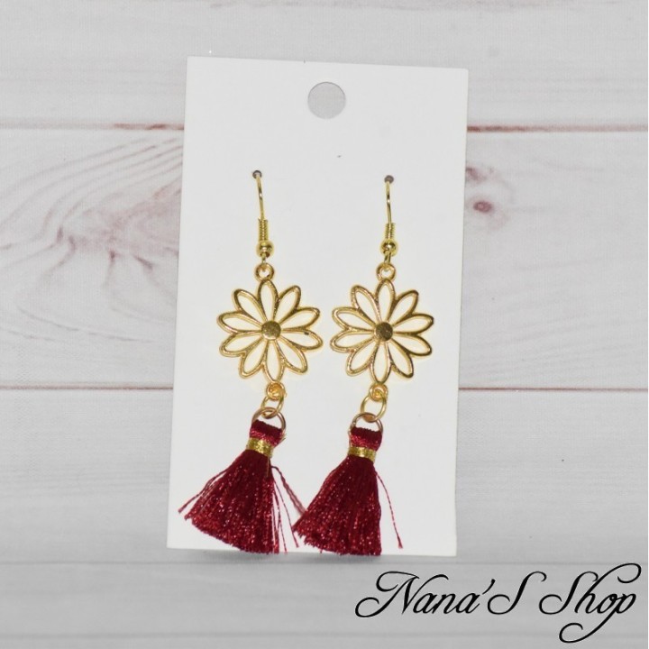 Boucles d'oreilles Marguerite et pompon Tassel de couleur bordeaux, fait main.