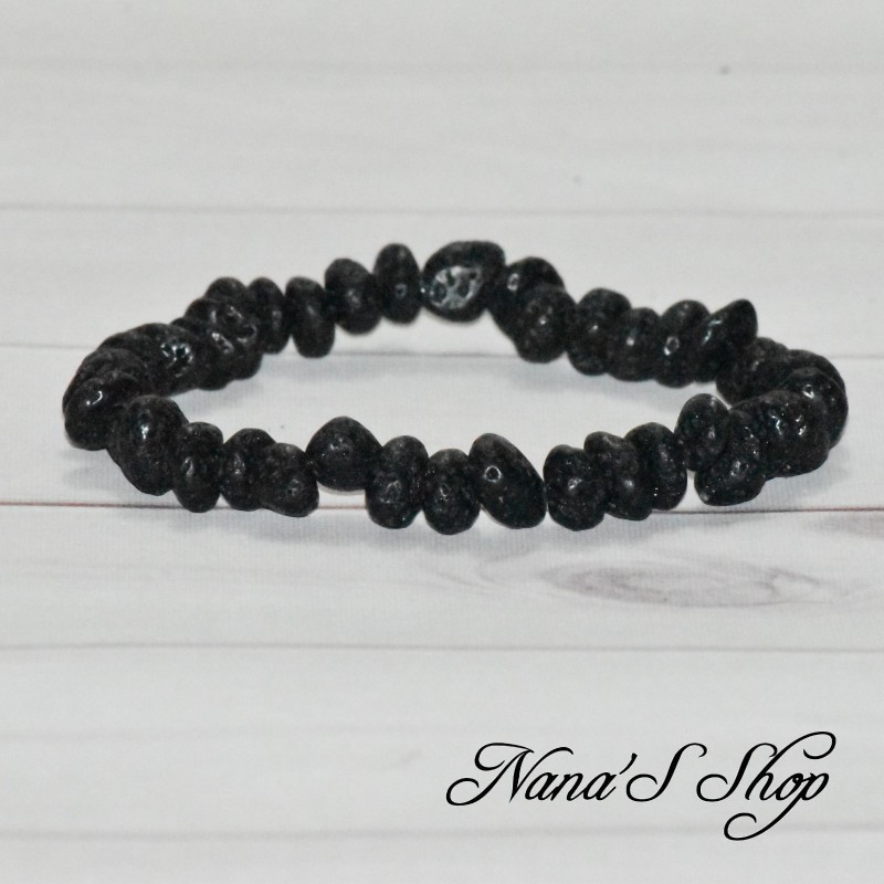 Bracelet en chips de pierre volcanique noire, fait main. Bracelet en chips de pierre volcanique noire, fait main.