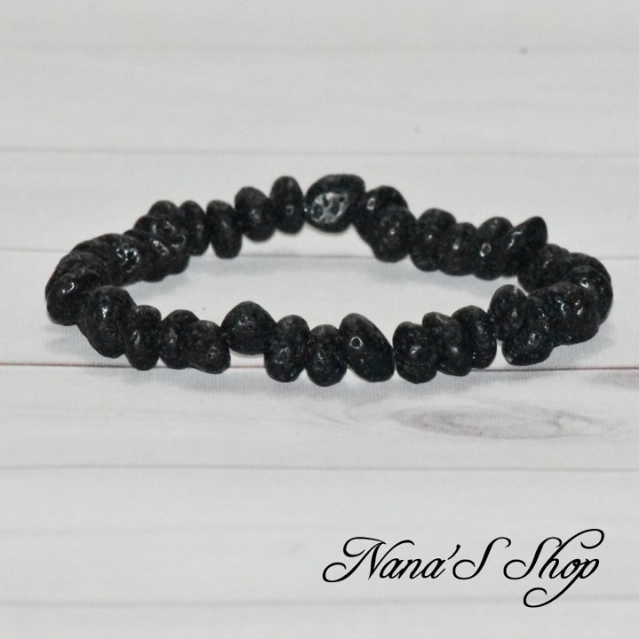 Bracelet en chips de pierre volcanique noire, fait main.