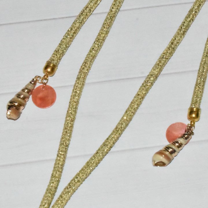 Cordon bijou coloré pour téléphone, modèle doré, extrémités.