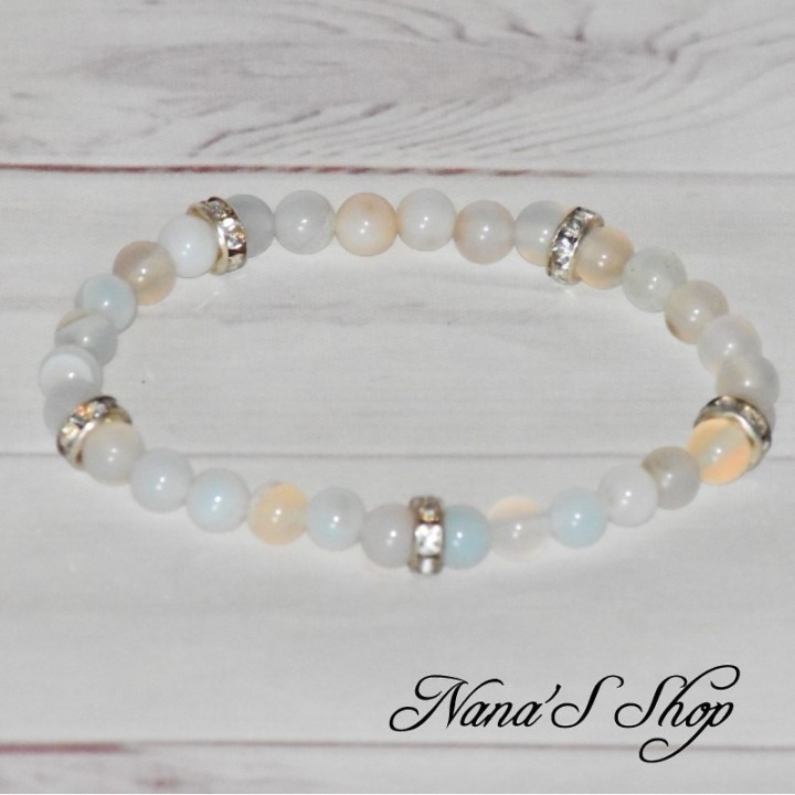 Bracelet en perle ronde d'Agate, nuances de blanc et strass argenté.