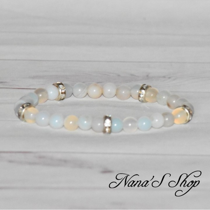 Bracelet en perle ronde d'Agate, nuances de blanc et strass argenté.