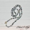 Sautoir fait main en perles de fluorite, de couleur translucide vert et violet.